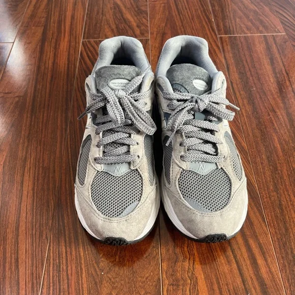 New Balance Gray 2002R Sneakers - Picture 1 of 7